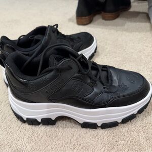 Women’s Guess sneakers